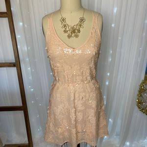 🍑EUC WOW COUTURE 🍑Peach sequin formal dress with crisscross back